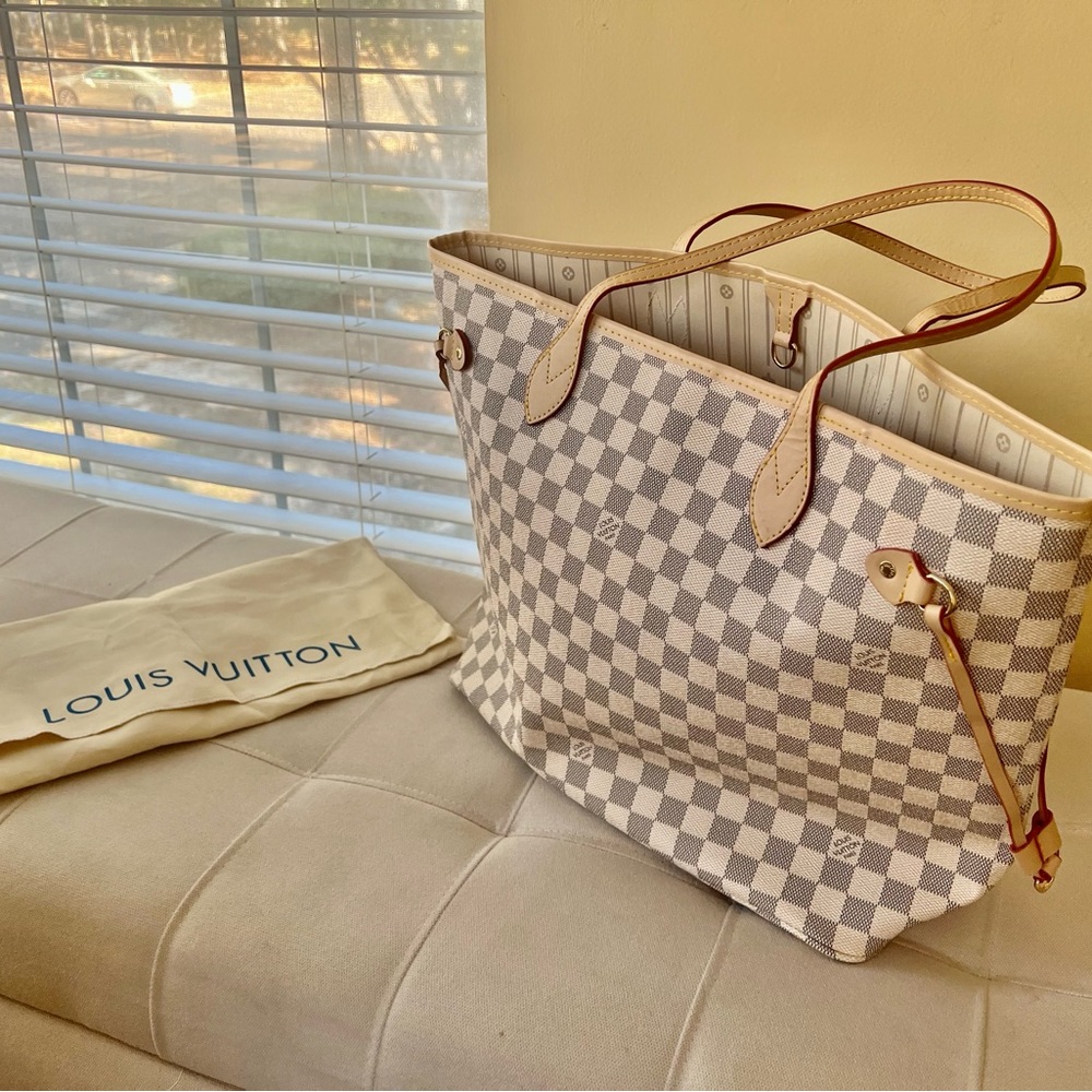 LOUIS VUITTON. 2021 Damier Azur Neverfull MM.